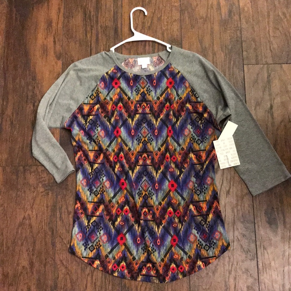 LuLaRoe Randy tee.
